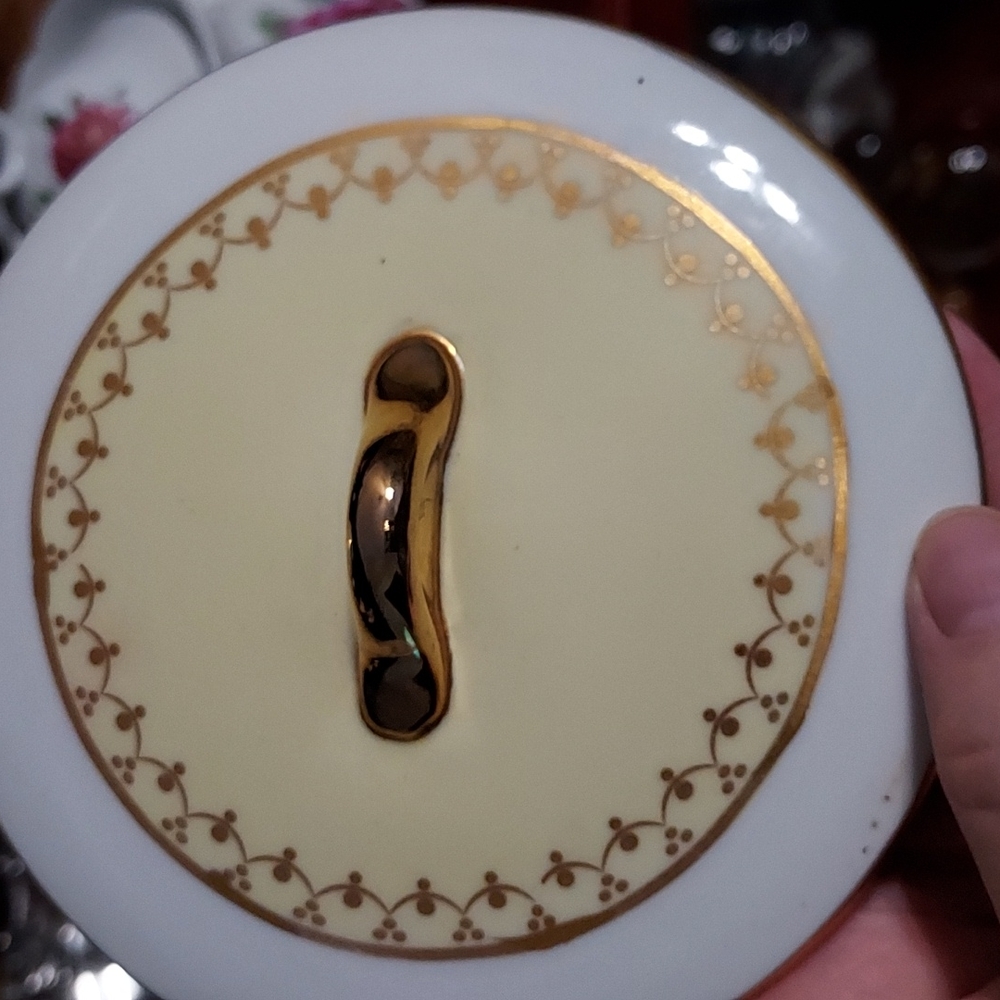 Cookie/Biscuit Jar Yellow/White/Gold w/picture of sparrows and blackberries - Picture 7 of 9